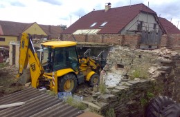 Demolice rodinného domu v obci Semtěš